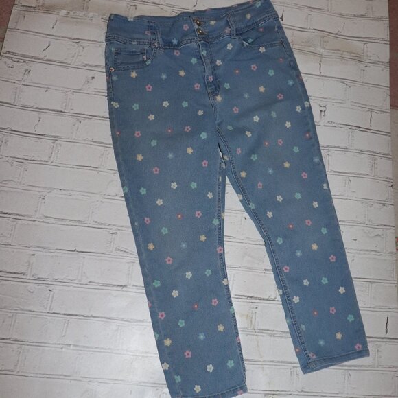 🌸 Juniors Jean Capris with Pastel Flowers – Size 15 Whimsical Print | Stretch - Picture 6 of 6